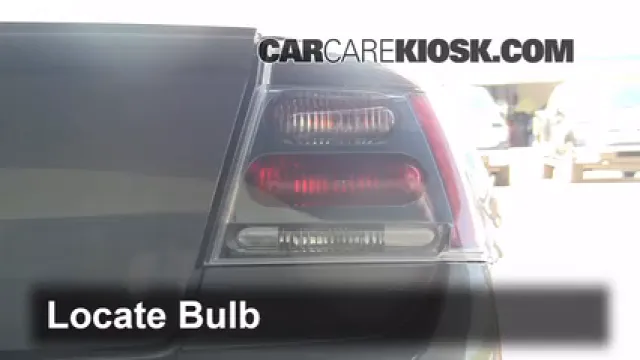 2005 Mitsubishi Galant ES 2.4L 4 Cyl. Éclairage Feux de marche arrière (remplacer une ampoule)